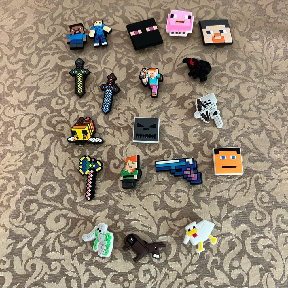 Minecraft Crocs Cibits Set Collectible Fun Accessories for Fans 19 Pieces